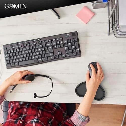 The product being discussed is the Gomin Handballenauflage, a wrist rest pad designed for use with a mouse and keyboard, aimed at providing ergonomic support during prolonged computer use. Here’s a breakdown of the feedback and features associated with this product, tailored for potential buyers looking for ergonomic solutions:

### Key Features:
1. **Ergonomic Comfort**: The wrist rest is made from soft memory foam gel that conforms to the wrist, helping alleviate pressure and discomfort during extended use.
2. **Rutschfest (Non-Slip)**: The bottom of the pad is crafted from natural rubber, designed to prevent slipping on the desk. However, there are mixed reviews on this feature, with some users noting it doesn't adhere well to all surfaces.
3. **Pflegeleicht (Easy to Clean)**: The water-repellent surface allows for easy cleaning, making it hygienic and suitable for daily use in busy environments.
4. **Vielseitig (Versatile)**: This product is suitable for various setups, including office environments, home offices, and gaming stations, compatible with both laptop and desktop configurations.
5. **Langlebig (Durable)**: Made from quality materials, the wrist rest aims to withstand daily wear and tear, providing long-lasting comfort.

### User Feedback:
- **Positive Aspects**:
   - Many users appreciate the comfort level and ergonomic design, stating it effectively alleviates wrist pain during long hours of computer use.
   - Several customers mention that it's ideal for gaming and office work, enhancing their overall experience with improved wrist positioning.
   - Quick delivery and good packaging were highlighted positively in reviews.

- **Negative Aspects**:
   - Some customers reported that the product tends to lose its shape and soft cushioning over time, leading to discomfort.
   - Issues with the non-slip feature were noted, particularly on smooth or leather surfaces, which may not ensure stability as promised.
   - A few users mentioned an initial odor that dissipates with time, although this did not significantly impact their overall satisfaction.

### Conclusion:
For writers, authors, or anyone engaging in lengthy computer sessions, the Gomin Handballenauflage offers a combination of comfort and practicality at an accessible price. While the product has received mixed feedback regarding its durability and non-slip capabilities, its affordability and potential for improving wrist positioning make it a viable option worth considering. Users should assess their desk surfaces and personal comfort preferences when determining if this wrist rest is the right fit for their ergonomic needs. it has the potential to enhance productivity and reduce discomfort during long writing sessions