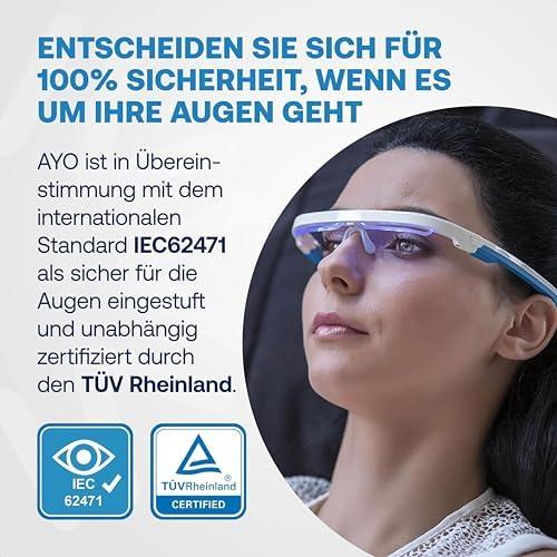 **AYOlite Lichttherapiebrille: Ein Gamechanger für mehr Energie und besseren Schlaf**
Die AYOlite Lichttherapiebrille hat sich als eine der effektivsten Alternativen zu herkömmlichen Tageslichtlampen etabliert. Besonders in der dunklen Jahreszeit erleben viele Menschen Müdigkeit und Antriebslosigkeit. Die innovative Brille nutzt die Vorteile von blau-türkisfarbenem Licht, um den natürlichen Schlaf-Wach-Rhythmus zu unterstützen, wodurch Nutzer in den Wintermonaten vitaler und energetischer fühlen können.
**Vorteile der AYOlite Lichttherapiebrille:**
1. **Bewegungsfreiheit:** Anders als herkömmliche Tageslichtlampen ist die AYOlite leicht und bietet uneingeschränkte Bewegungsfreiheit. Sie kann problemlos über der normalen Brille getragen werden, sodass alltägliche Aktivitäten wie Frühstück zubereiten nicht unterbrochen werden müssen.
2. **Natürliche Energie:** Die Brille hilft, den Biorhythmus zu stabilisieren und bietet eine natürliche Methode gegen Müdigkeit und Winterdepression. Viele Nutzer berichten von einem gesteigerten Energielevel und einer besseren Stimmungsteilhabe im Alltag.
3. **Nachgewiesene Sicherheit:** Das von der AYOlite ausgestrahlte Licht ist zu 100% sicher für die Augen und entspricht den internationalen Sicherheitsstandards (IEC 62471). Dies wurde auch durch unabhängige Prüfungen, unter anderem von TÜV Rheinland, bestätigt.
4. **Einfach und benutzerfreundlich:** Die Angebotsgarantie von 30 Tagen ermöglicht es den Nutzern, die Brille ohne Risiko auszuprobieren. Bei Unzufriedenheit kann die Brille problemlos zurückgegeben werden.
5. **Schlafverbesserung:** Nutzer berichten von verbesserten Schlafmustern, was zu erholsameren Nächten und damit zu energetischeren Tagen führt. Die Brille kann helfen, die Abhängigkeit von Schlafmitteln und anderen künstlichen Lösungen zu reduzieren.
Zusammengefasst ist die AYOlite Lichttherapiebrille eine empfehlenswerte Lösung für all jene, die in den winterlichen Monaten mit Antriebslosigkeit und Müdigkeit kämpfen. Die positive Resonanz zahlreicher Nutzer bekräftigt die Wirksamkeit des Produkts und seine Vorteile gegenüber herkömmlichen Lösungen.
Falls Sie Ihr Energieniveau steigern oder Ihre Schlafqualität verbessern möchten, sollten Sie die AYOlite Lichttherapiebrille ausprobieren. Erleben Sie selbst die positiven Effekte dieser innovativen Technologie